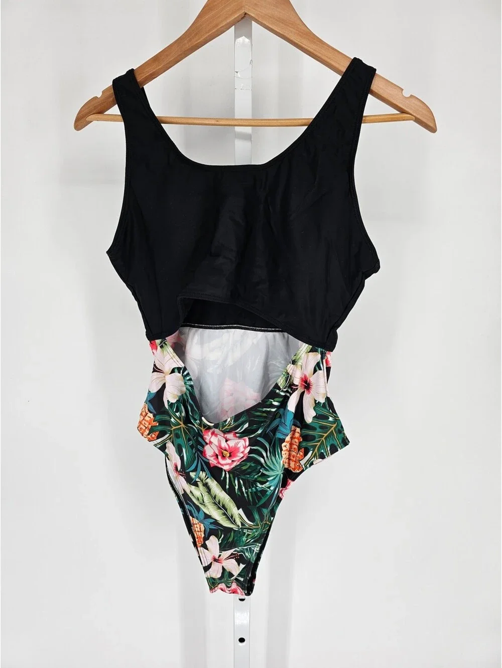 Cupshe Womens Sz L One Piece Swimsuit Cut Out Front Black Floral